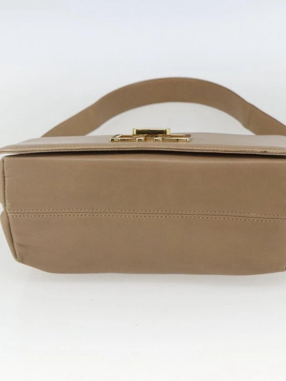 Salvatore Ferragamo Shoulder Bag Leather Beige Gold Auth 157525V - Picture 5 of 16